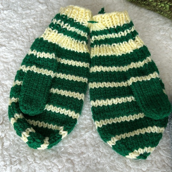 Neck Warmer scarf, mittens, and Zara hat - Picture 6 of 10